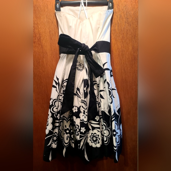 HOST PICK! 🎉🎊A.P.N.Y beautiful black&white floral bustier formal dress sz14 - Picture 4 of 8